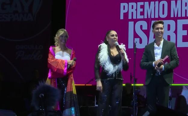 Isabel Pantoja: todos los mensajes que lanzó en su actuación del Orgullo de Madrid