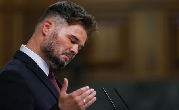 Rufián exhibe ante Sánchez balas disparadas en Melilla