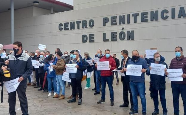 Los funcionarios de prisiones se manifiestan ante el repunte de agresiones graves en los últimos días