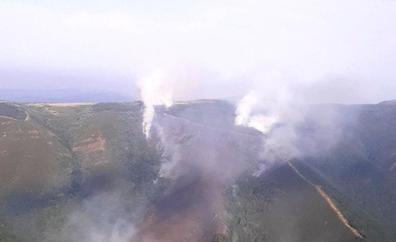 Declaran nivel 1 de alerta en dos incendios en El Bierzo, en las localidades de Paradaseca y Barjas