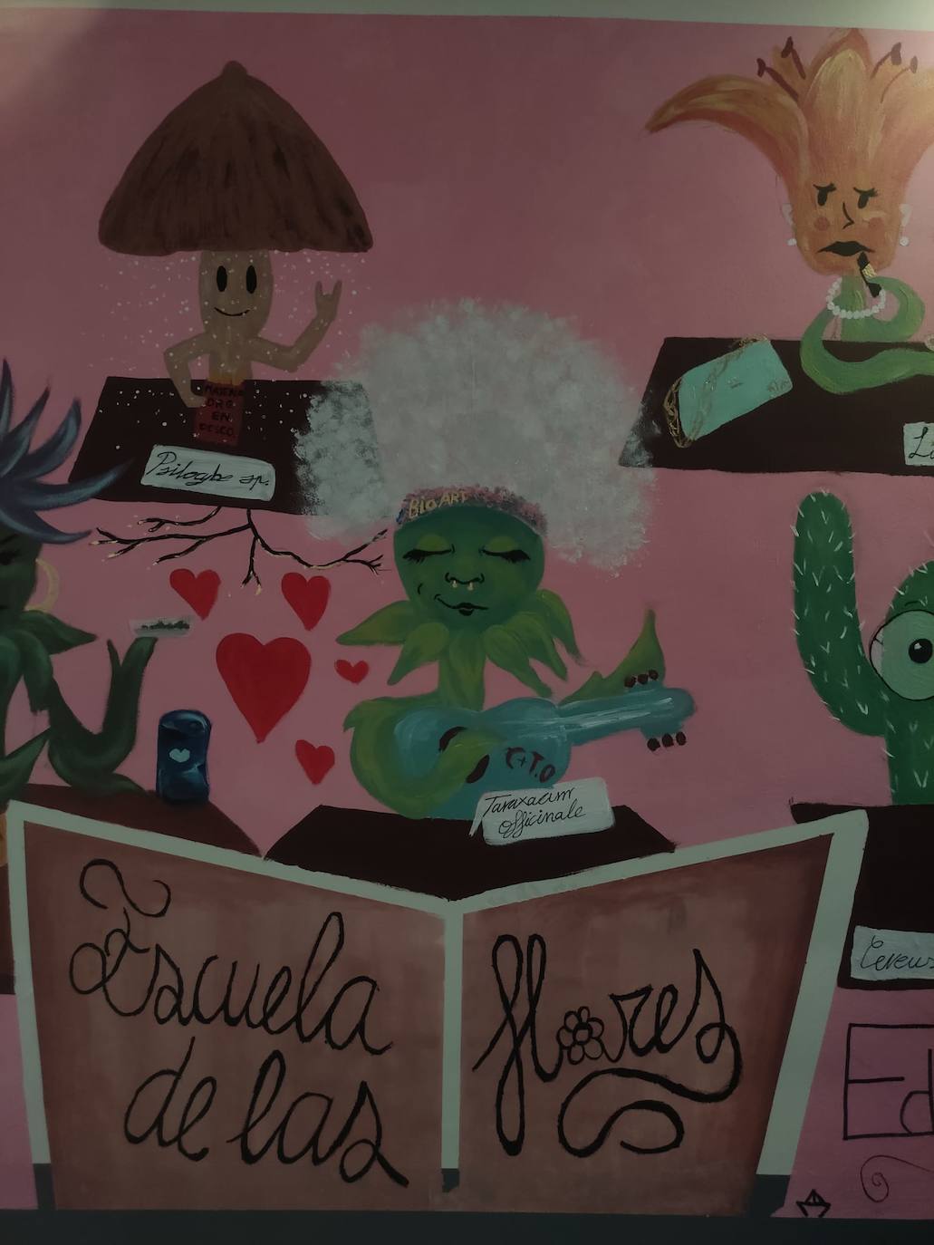 Biología decora las paredes de la Facultad de Educación