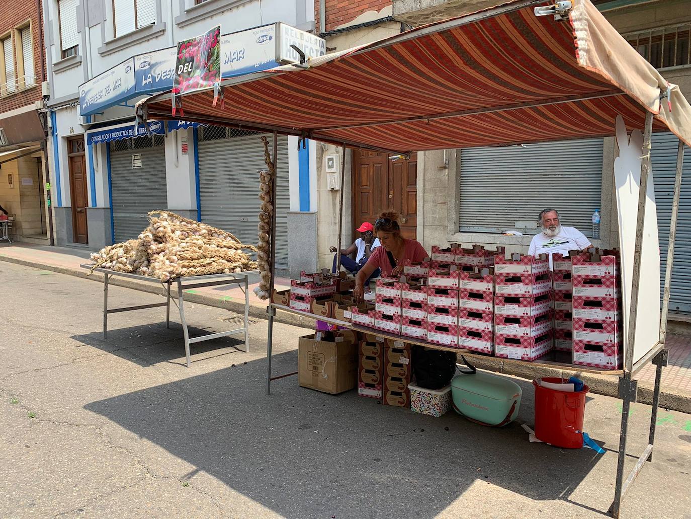 La Feria del Ajo y las fiestas de Carmen regresan a Veguellina con más fuerza