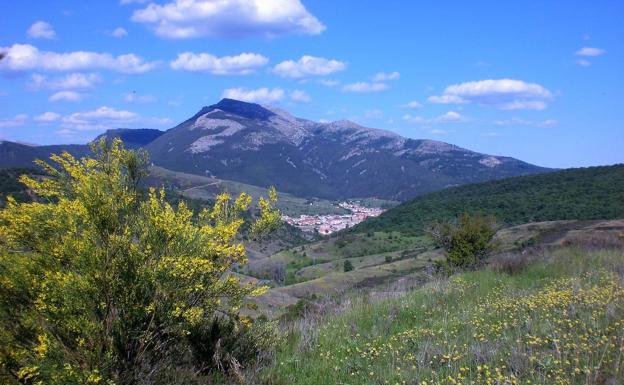 Sobre el origen del nombre: montaña, aplicado a la montaña Oriental y un pequeño apunte sobre la lucha leonesa