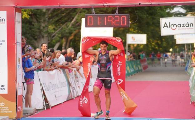 Kevin Viñuela se proclama campeón de España de Triatlón Cros 2022 en Almazán
