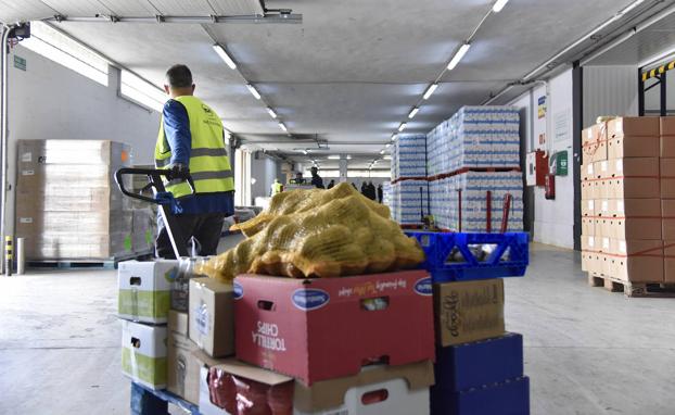 La Fundación 'la Caixa' y CaixaBank recogen 16.179 euros para los bancos de alimentos de León