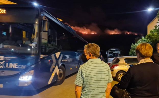 Los vecinos de Salas vuelven a sus casas y la Junta mantiene el operativo de evacuación «por precaución»