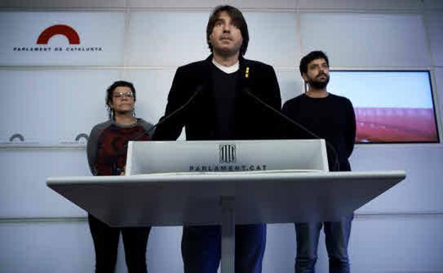 Junts abre expediente a De Dalmases y le aparta de una comisión parlamentaria