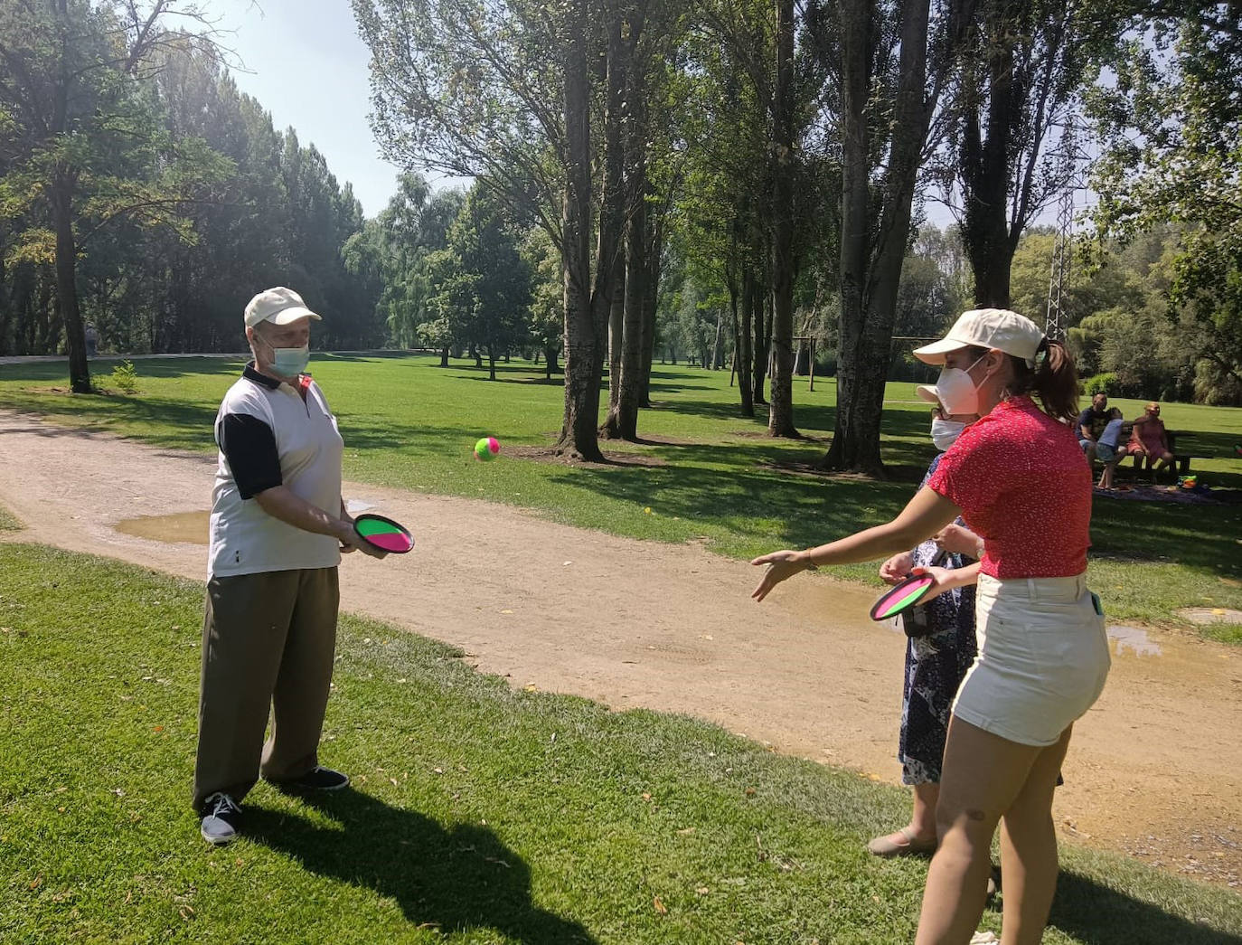 La Fundación Santa María la Real organiza una jornada de juegos en el parque de la Candamia