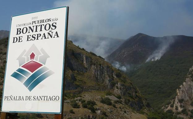 Desmovilizan a la UME del incendio de Montes de Valdueza, que se mantendrá en nivel 2