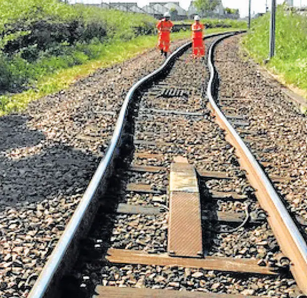 Emergencia. La dilatación de los raíles ha obligado al Reino Unido a interrumpir el servicio ferroviario en amplias zonas. /network rail