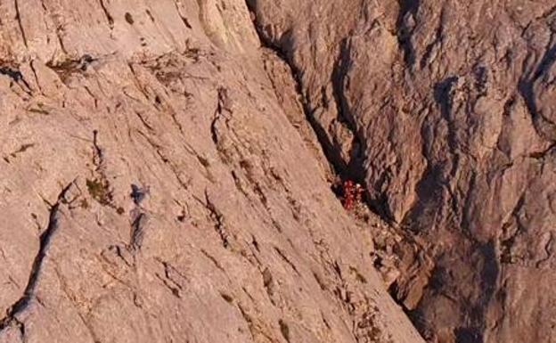 Rescatan a un escalador en la Peña Santa de Castilla que sufrió una hipoglucemia durante su ruta