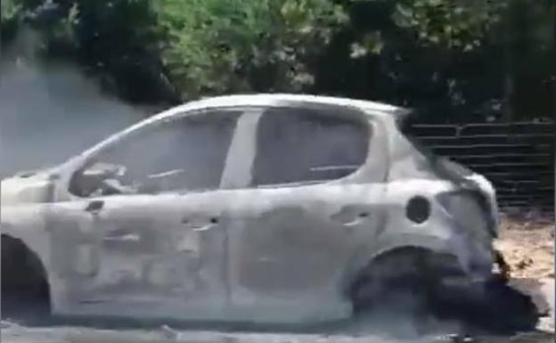 Un turismo se incendia en la A-6 a la altura de Brazuelo sin heridos