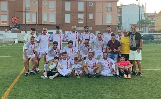 Los veteranos de la Cultural se alzan con el título de campeones en el Torneo de Trobajo del Camino