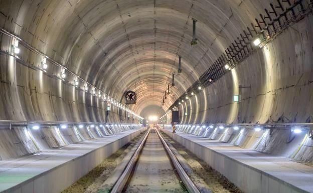 Los trenes de pasajeros empezarán a circular en pruebas por la variante de Pajares este otoño