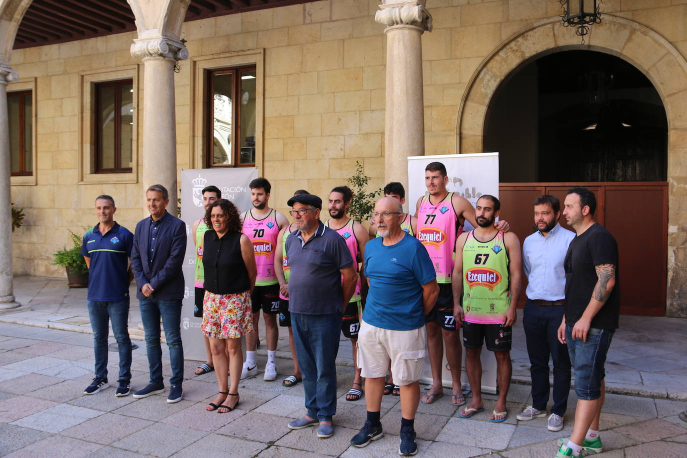 Presentación del I Torneo de Balonmano Playa en Llanos de Alba