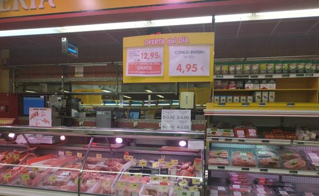 UCCL denuncia la presunta venta a pérdidas de carne de conejo en Alimerka