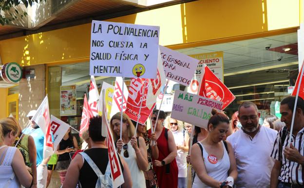 Los trabajadores de Alimerka denuncian la sobrecarga de trabajo y piden nuevas contrataciones