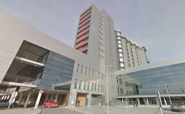 IU denucia el «déficit de plantilla» y el «cierre de camas» durante el verano en el hospital