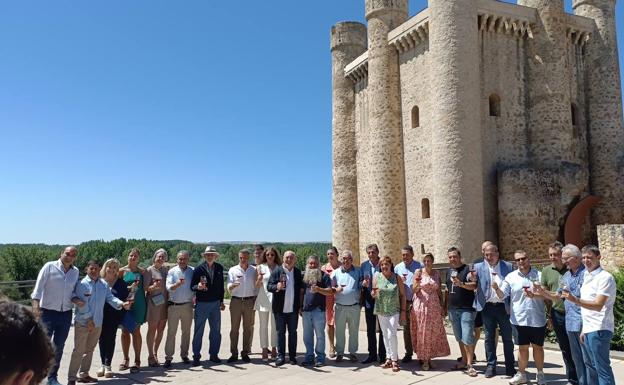 Valencia de Don Juan corta la cinta del vino 1095 días después