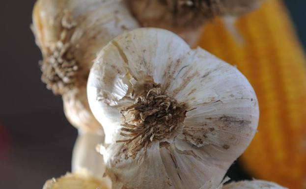 El precio del pimiento, lechuga y ajo se multiplica por seis del campo a la mesa