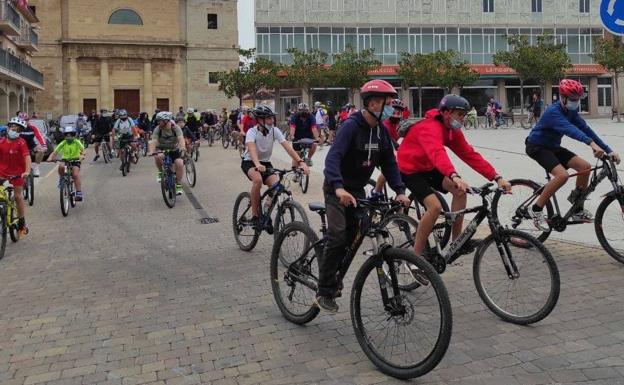 En marcha un año más las bicicletas por la Vía Verde