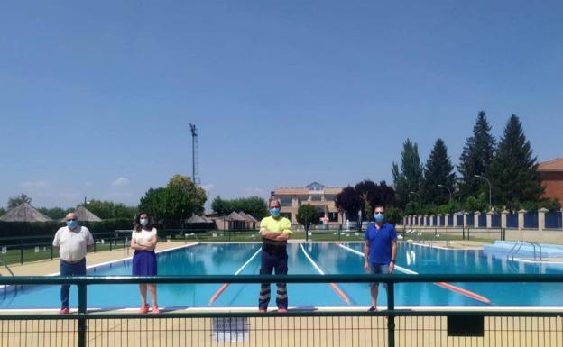 Santa María del Páramo invierte 16.000 euros en los nuevos baños para la piscina municipal