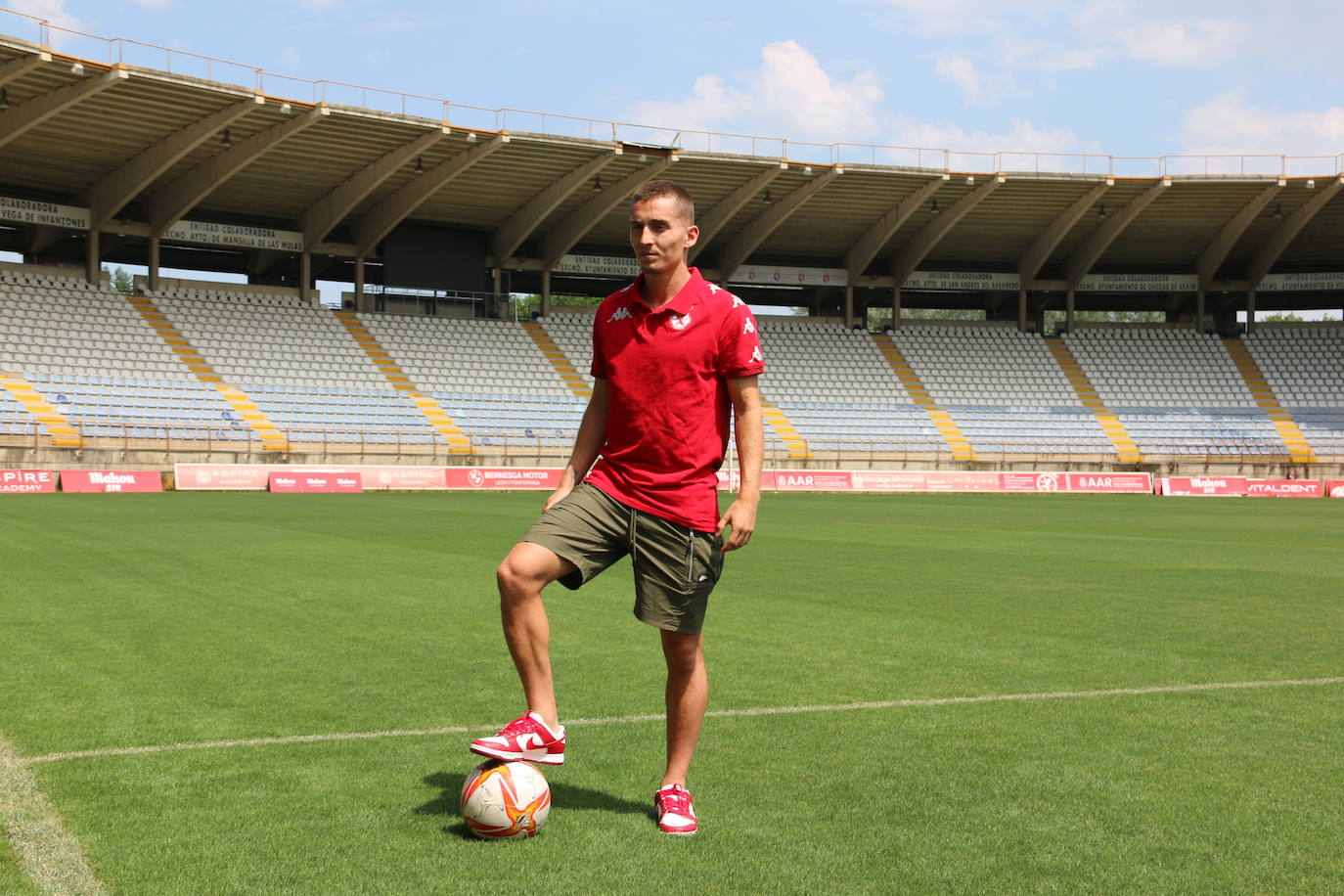 Iñigo Muñoz, nuevo refuerzo para la delantera de la Cultural y Deportiva Leonesa