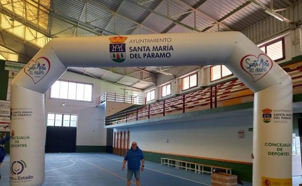 Santa María del Páramo adquiere un arco hinchable para sus eventos deportivos