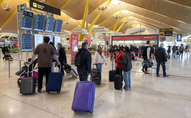 Detenido en Barajas por amenazas y delitos de odio hacia una rapera musulmana