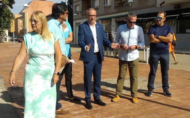 Cuatrovientos estrena la renovación de su plaza que ha permitido mejorar la seguridad con una inversión de 63.000 euros