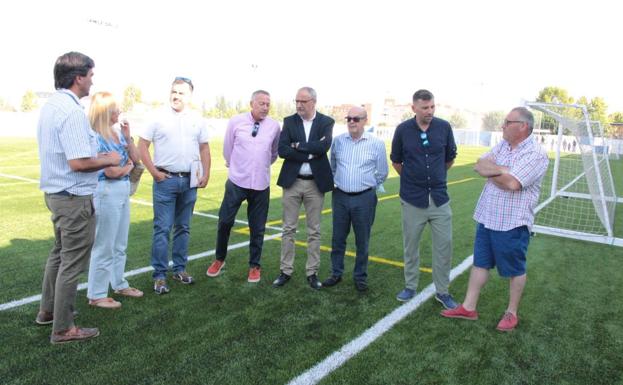 El CD Fuentesnuevas resurge con el estreno de un nuevo estadio de fútbol de césped artificial tras una inversión de 231.000 euros