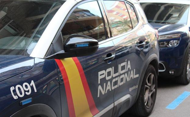 Hallan tras un sofá al presunto autor de los martillazos a una pareja en Madrid