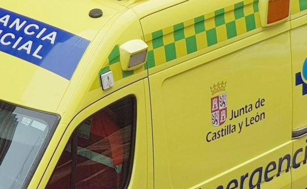Trasladado un hombre al Hospital de El Bierzo tras chocar con su coche contra un árbol