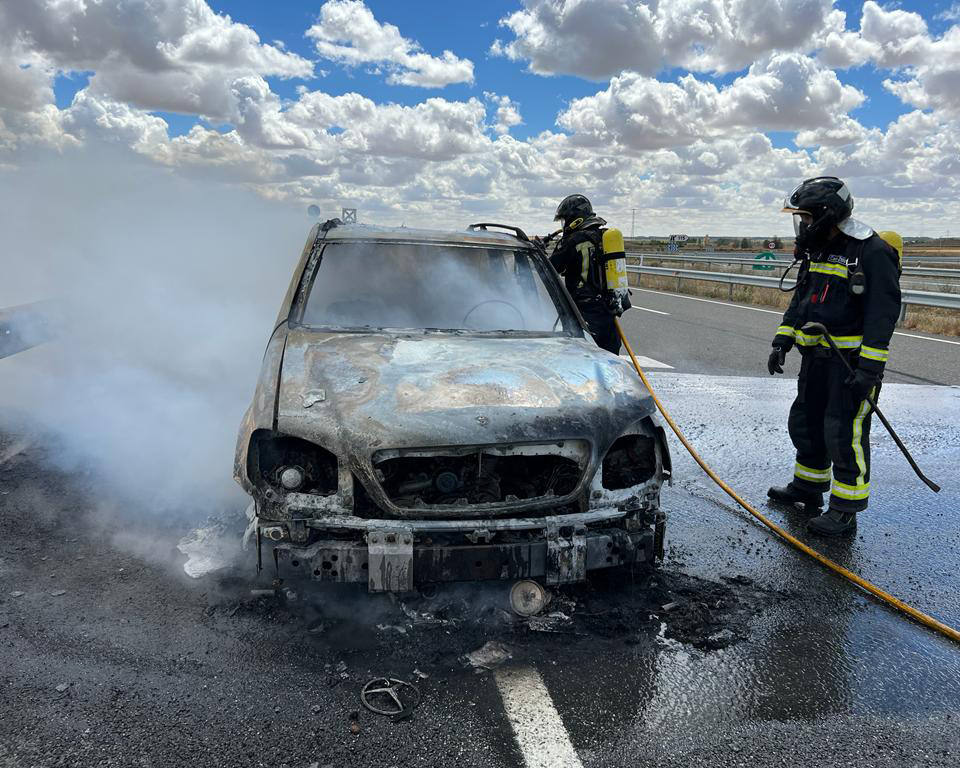 Arde un vehículo en la A-60