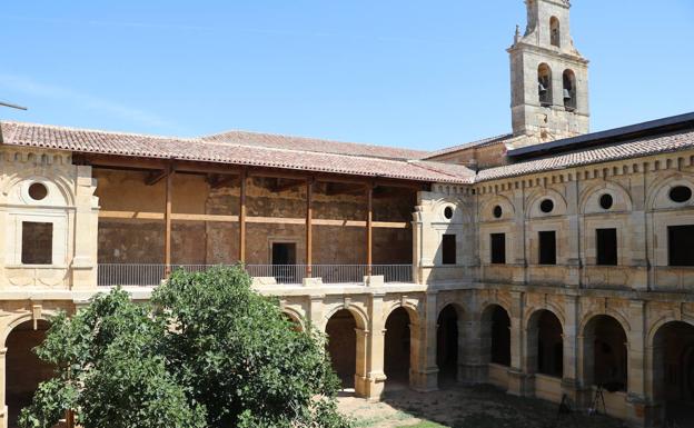 El Monasterio de Sandoval abre sus puertas a los vecinos para explicar las obras del claustro