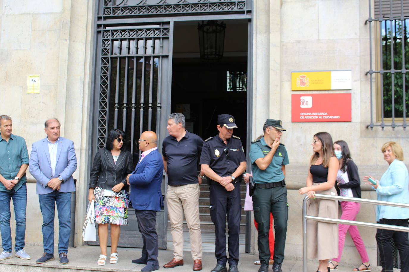 León se suma al minuto de silencio por las víctimas de violencia de género