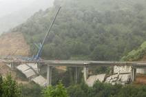 Desmantelamiento del vano del viaducto de Castro
