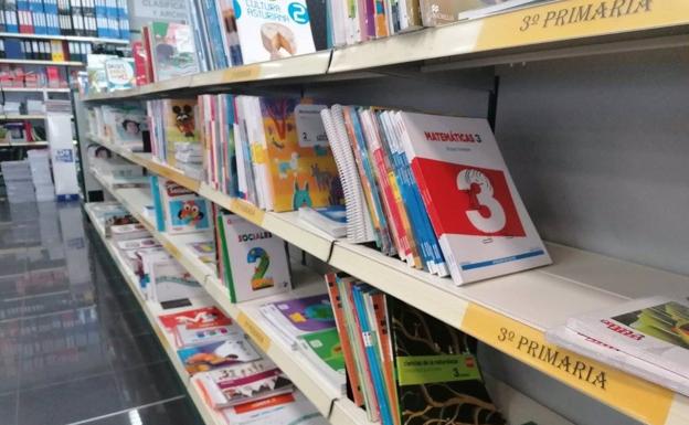 Las familias leonesas pagarán hasta 400 euros por los libros de texto a causa de la inflación