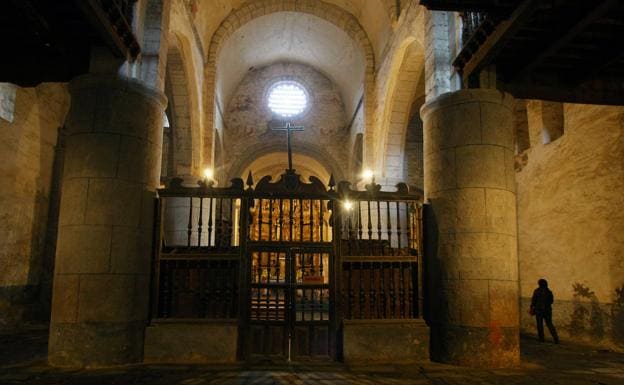 Aiprele inicia su andadura con una visita a las excavaciones en el monasterio de Montes de Valdueza