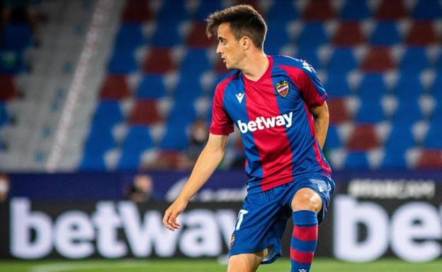 La Cultural confirma el fichaje del central Cristian Pérez y cierra la cesión del interior Álex Blesa