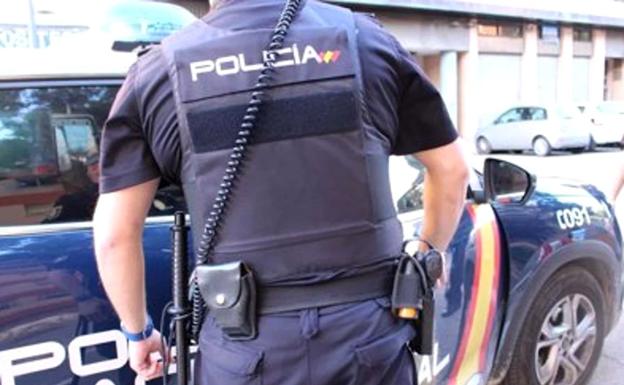 Una pareja 'asalta' a un anciano para robarle en un portal de León capital