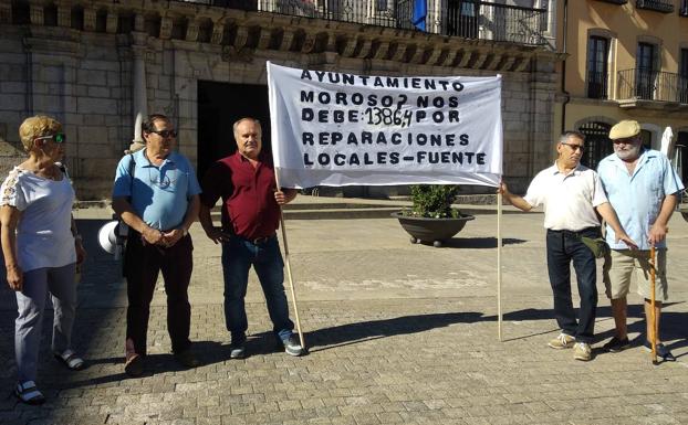 La asociación de vecinos La Estacion-Temple exige al «Ayuntamiento moroso» que abone las facturas de dos obras por valor de 1.386 euros