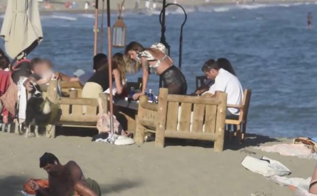 Laura Matamoros disfruta de sus vacaciones junto a Benji Aparicio y su hijo Matías