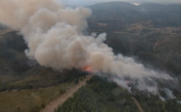 Controlados los incendios en Vega de Espinareda y Toreno