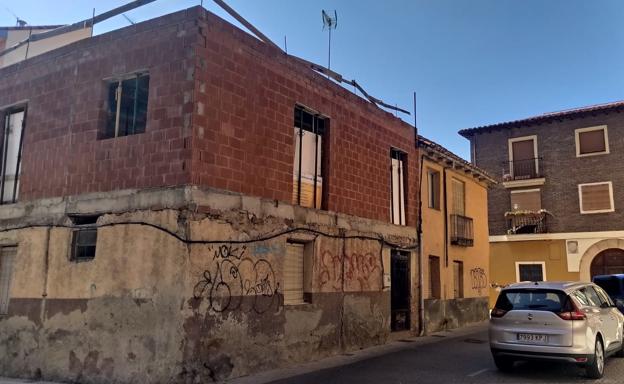 IU pide al Ayuntamiento que intervenga «de forma urgente» para evitar que el barrio de Santa Marina «se caiga a pedazos»