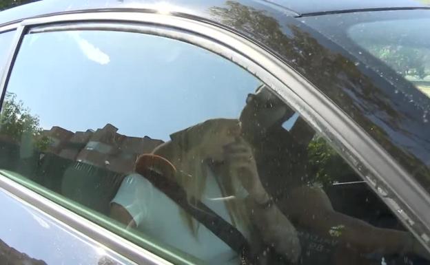 Kiko Hernández sopla las velas de su 46 cumpleaños con su principal 'enemiga'