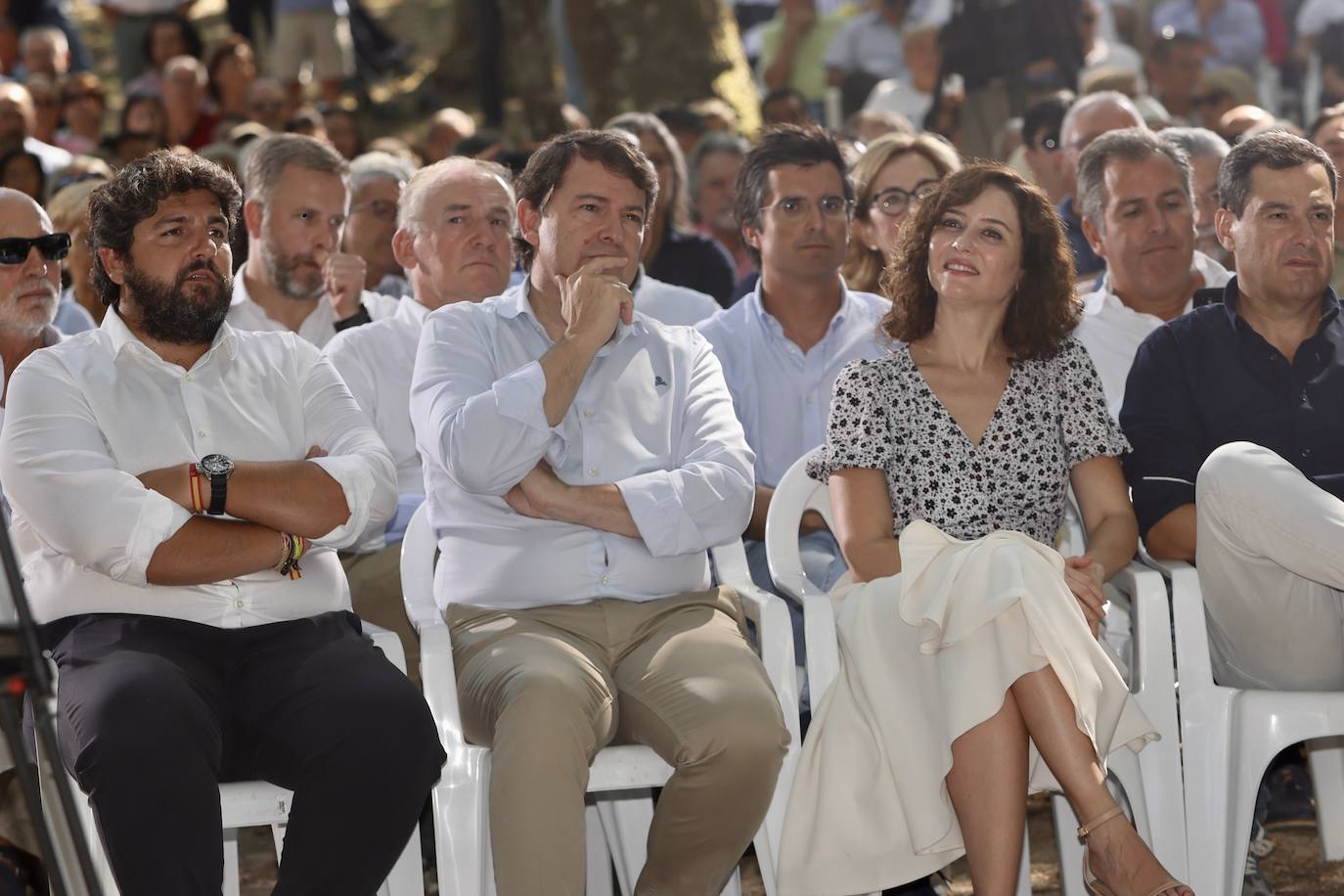 Mañueco arropa a Feijóo durante la inauguración del curso político