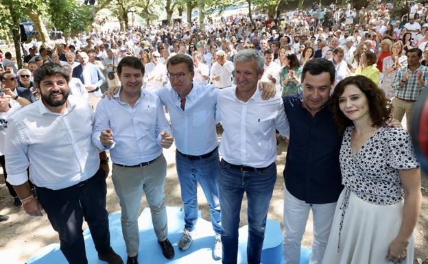 Mañueco arropa a Núñez Feijoó en el inicio del curso político en el que el PP acusa a Sánchez de «ególatra»