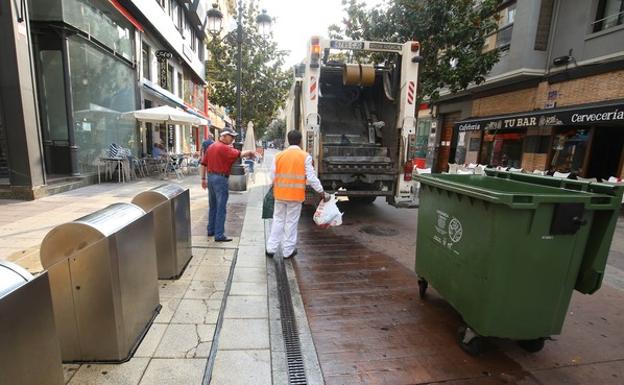 IU Ponferrada denuncia que el nuevo contrato de recogida de basuras es «perjudicial» para los trabajadores