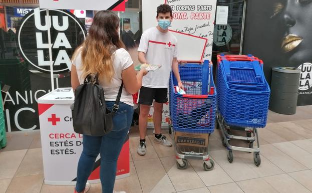 Fundación Solidaridad Carrefour y Cruz Roja promueven en León la 'Vuelta al Cole Solidaria'